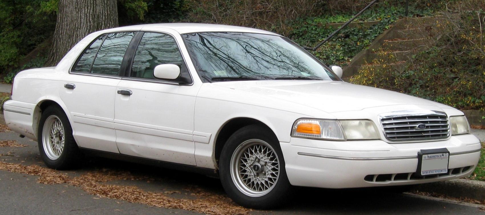 Ford Crown Victoria (P7)