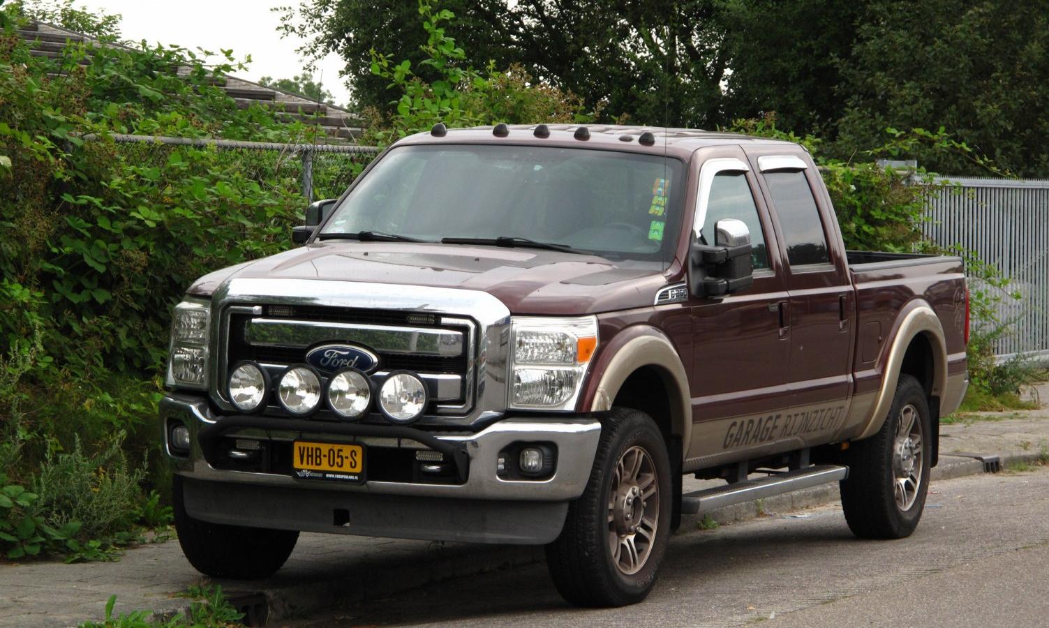 Ford F-250 Super Duty III Crew Cab Short box