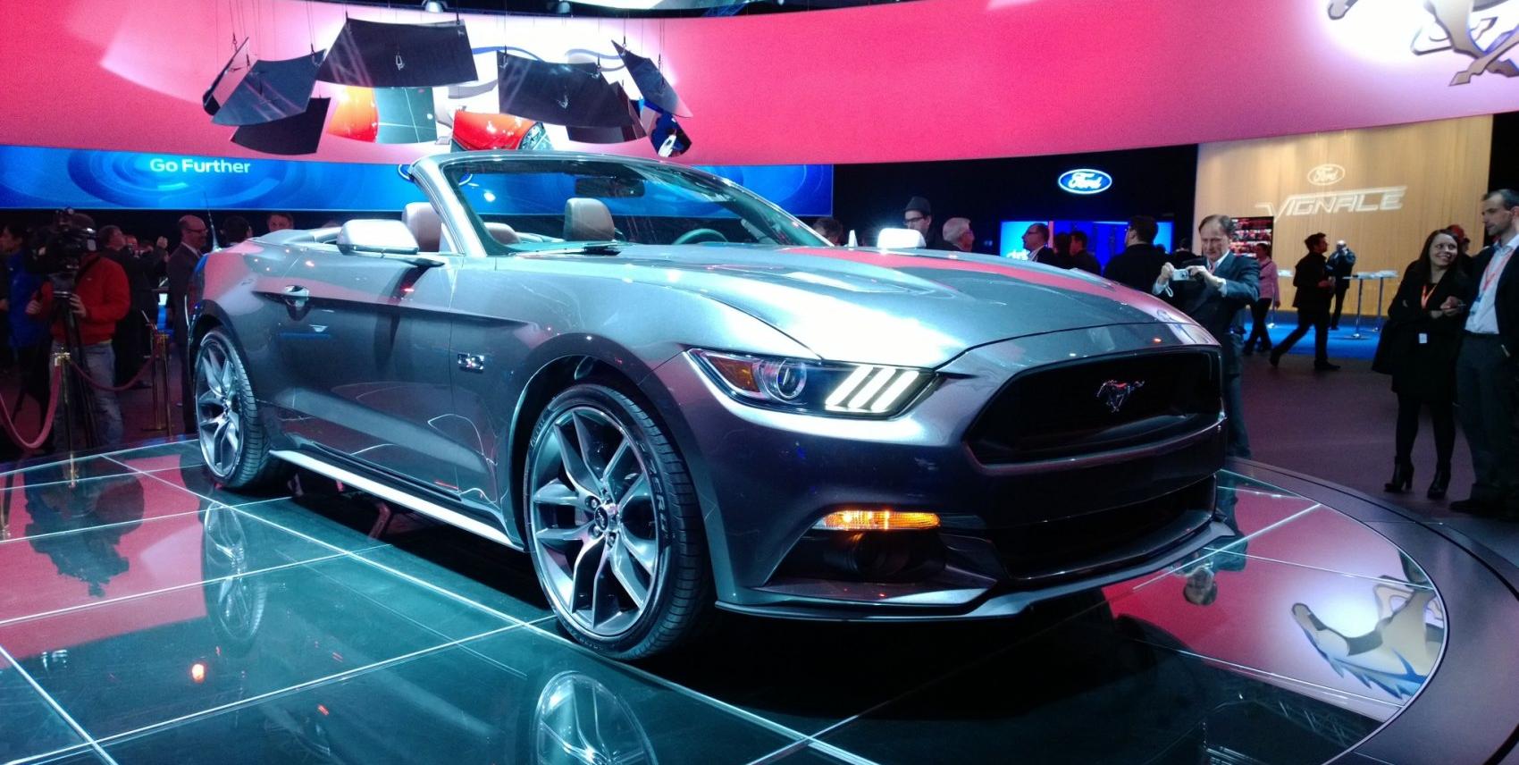Ford Mustang Convertible VI