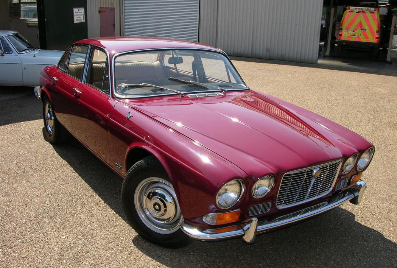 Jaguar XJ