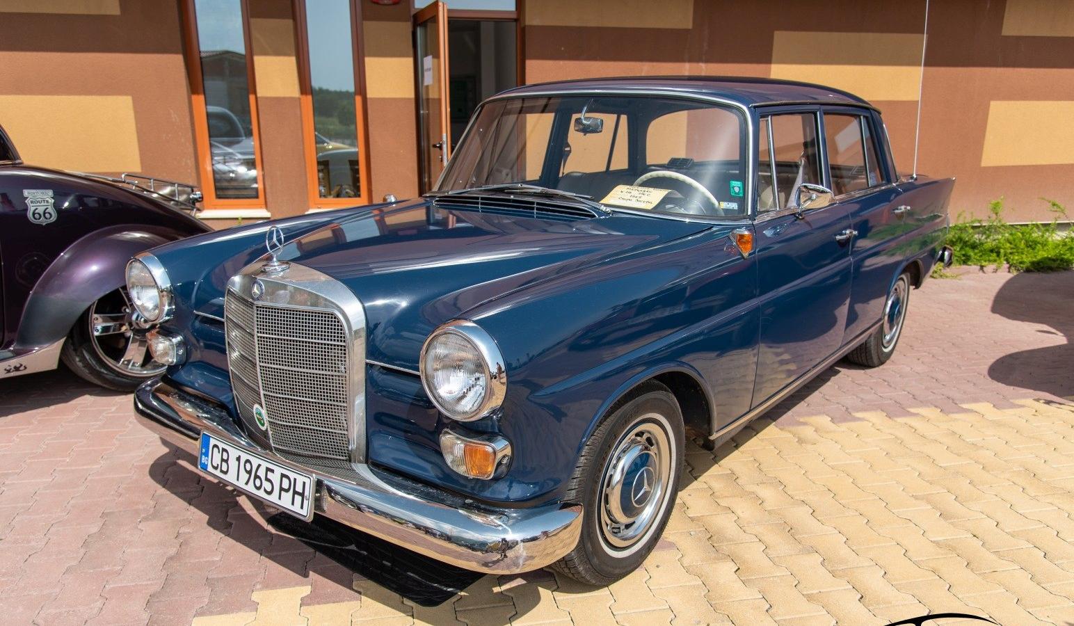 Mercedes-Benz Fintail (W110)