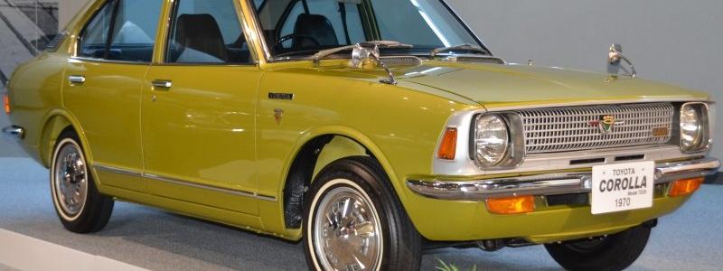 Toyota Corolla II 4-door sedan (E20)