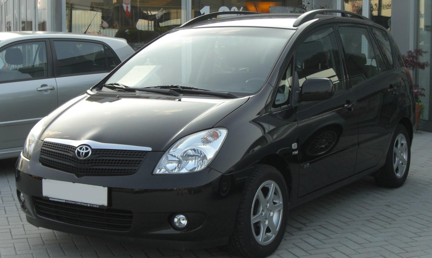 Toyota Corolla Verso I (E120)