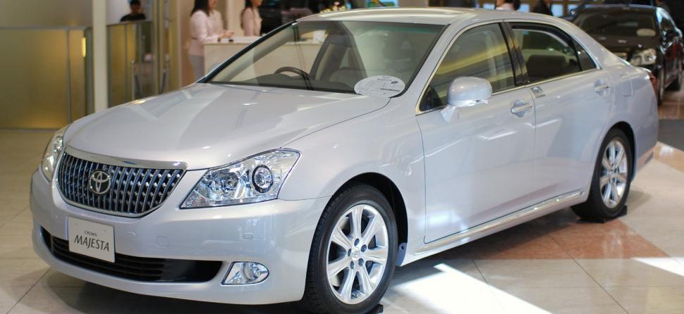 Toyota Crown Majesta V (S200)