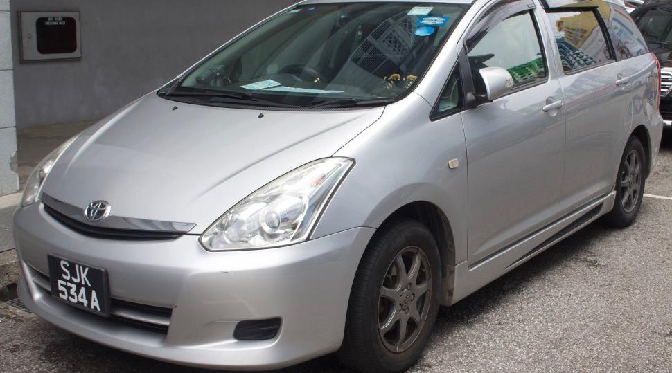 Toyota Wish I (facelift 2005)