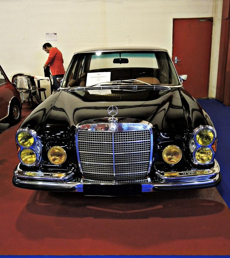 W109
