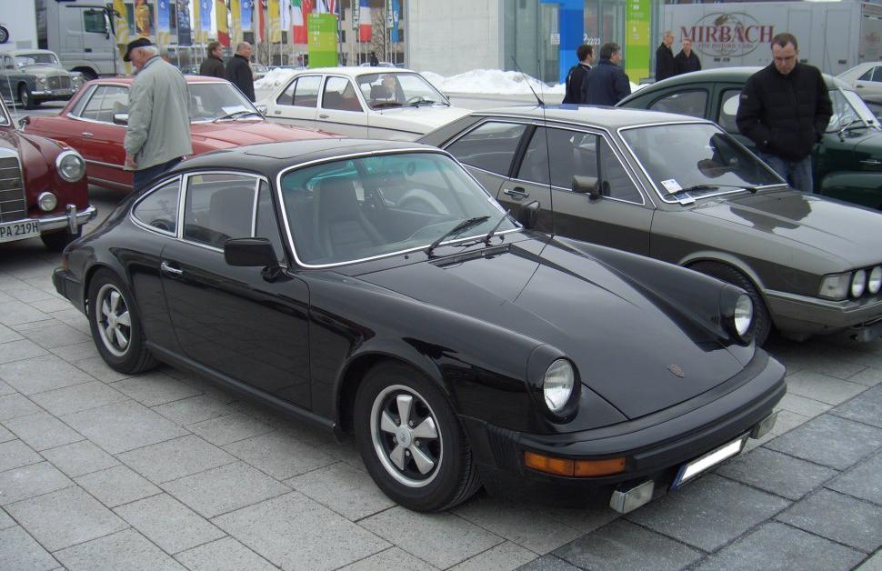 912
