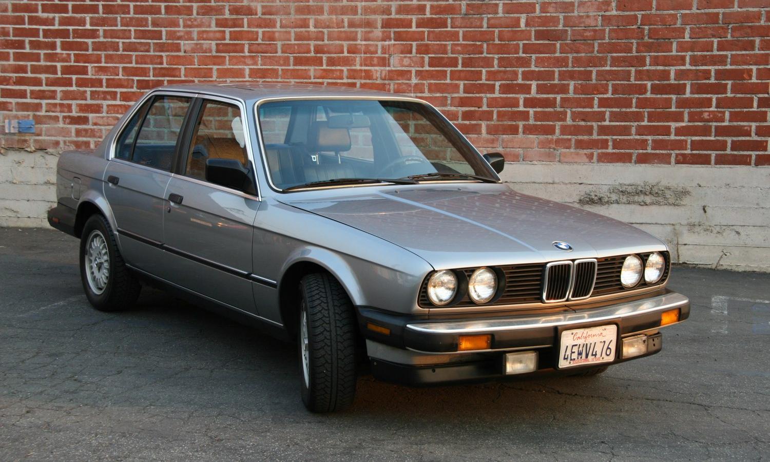 BMW 3 Serisi Sedan (E30)