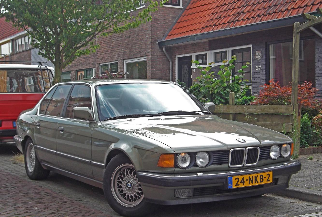 BMW 7 Serisi (E32)