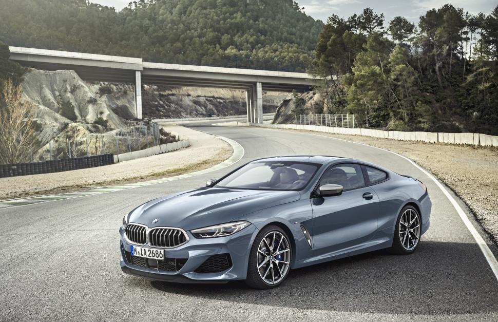 BMW 8 Serisi (G15)