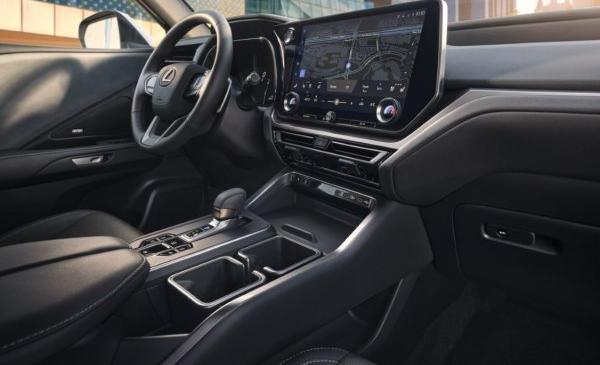 Lexus TX