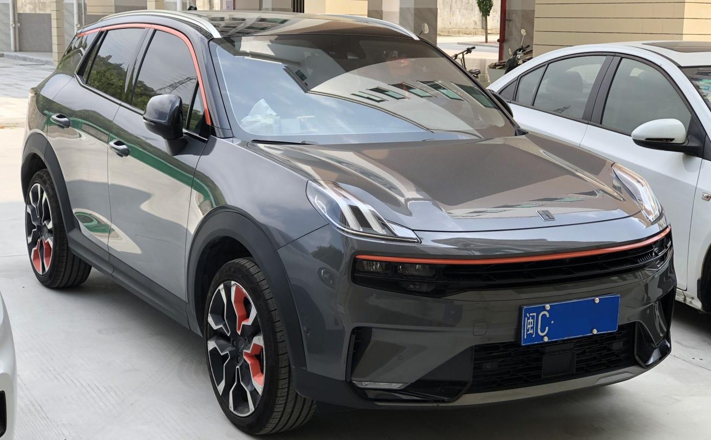 Lynk & Co 06