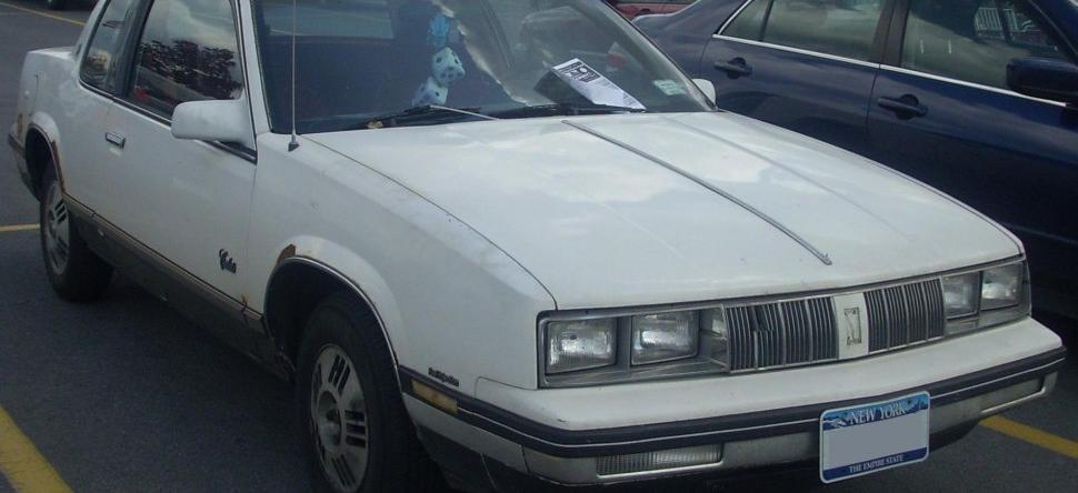 Oldsmobile Cutlass Calais Coupe