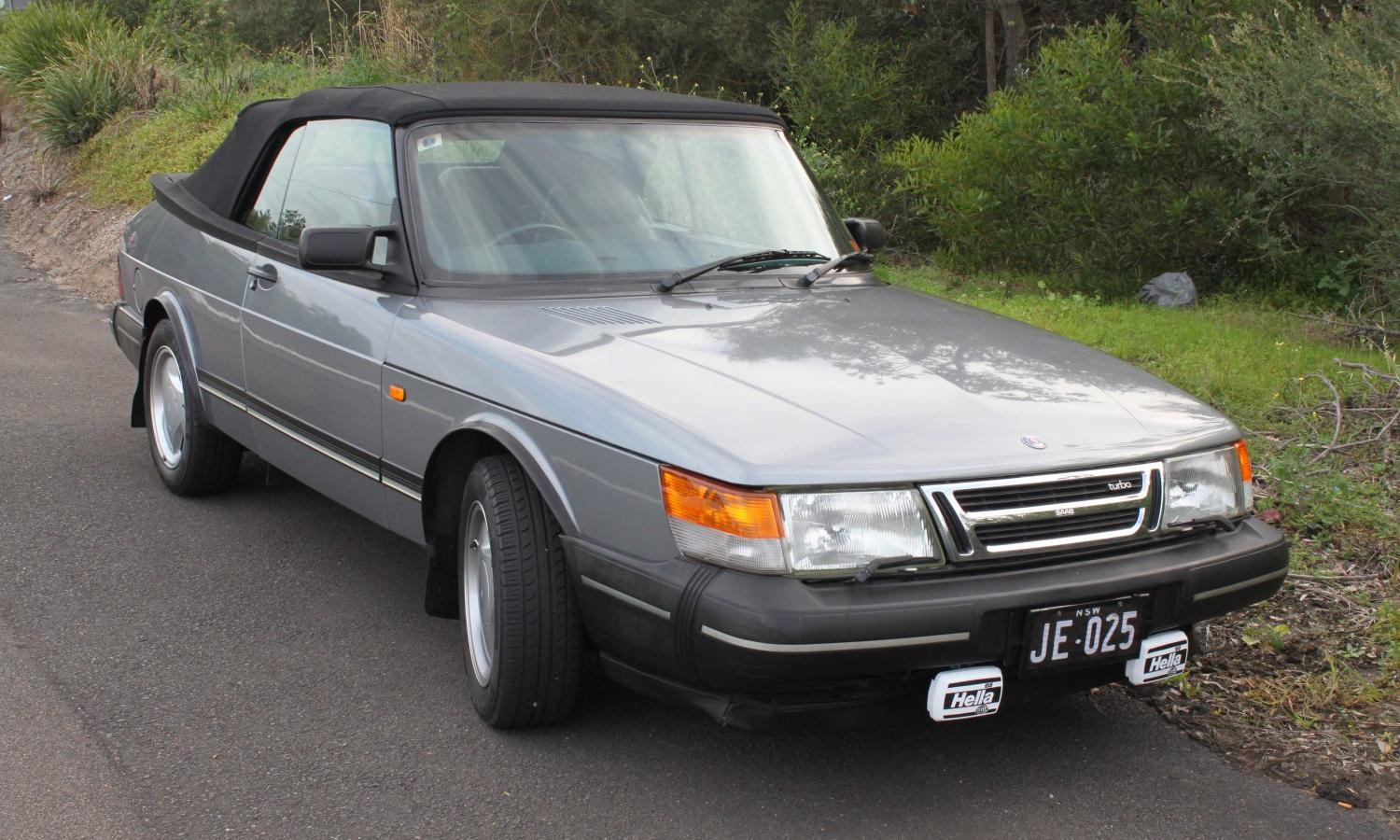 Saab 900