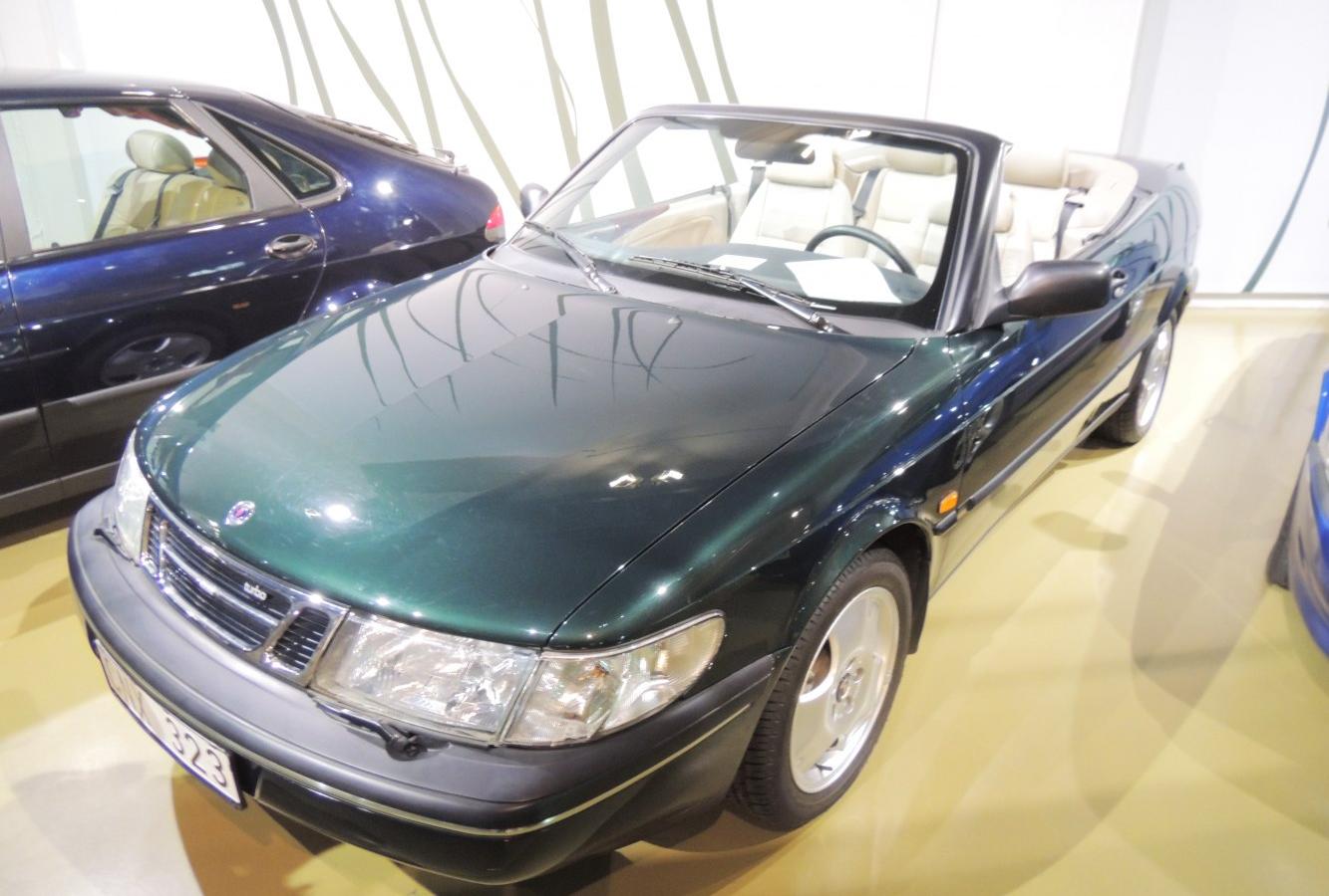 Saab 900