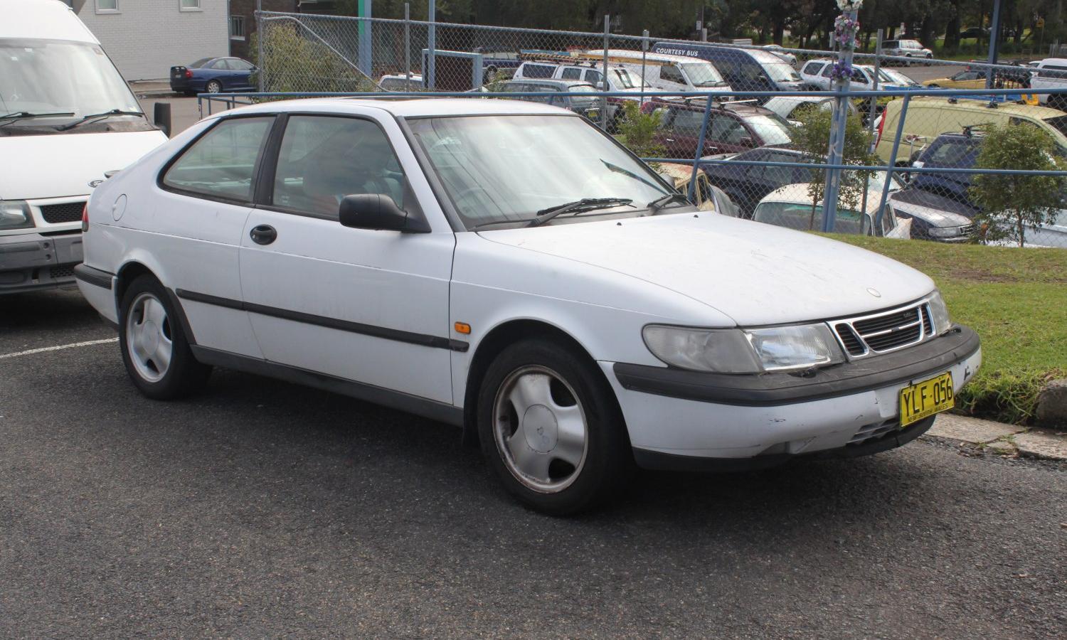 Saab 900